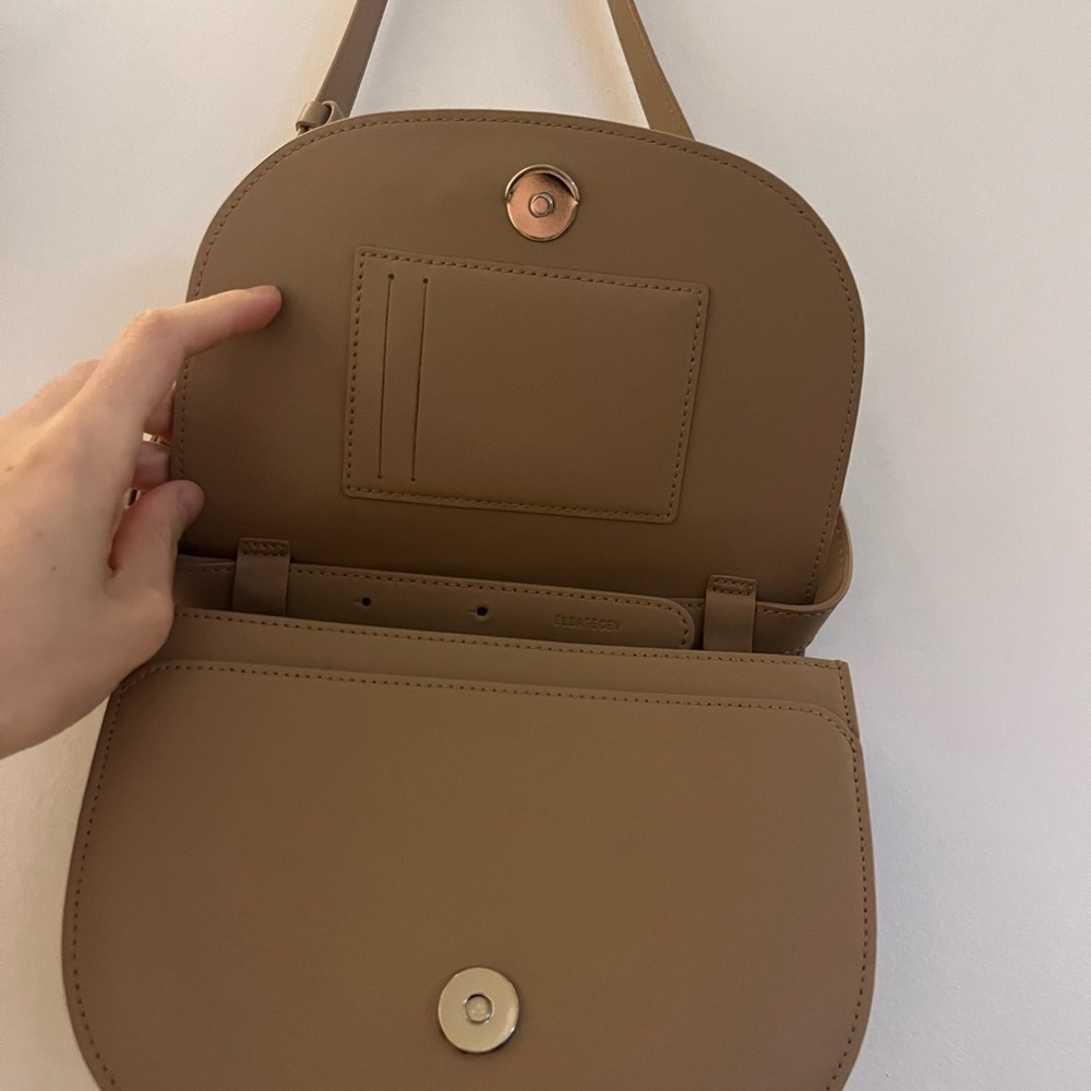 Elegant Tan Shoulder Bag